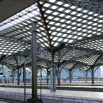 Projektowanie domu weselnego: Kluczowe aspekty, które warto wziąć pod uwagę